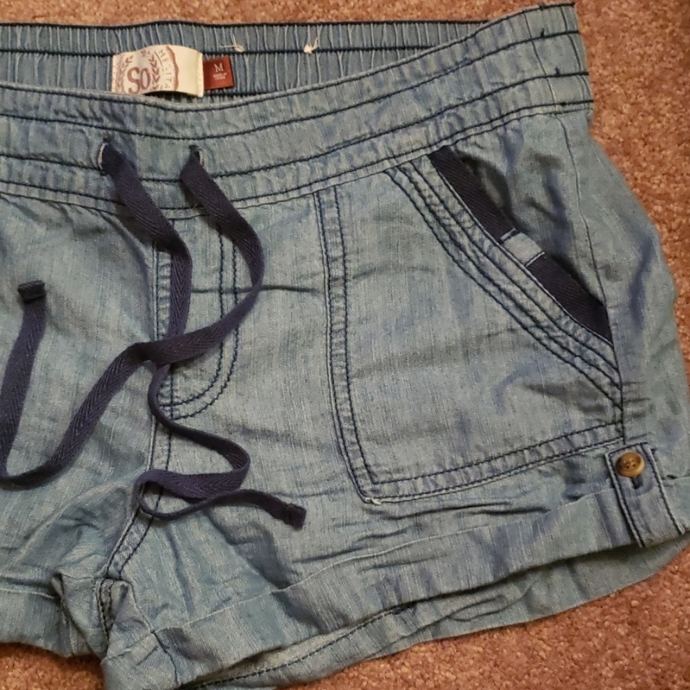 Shorts - Picture 2 of 3